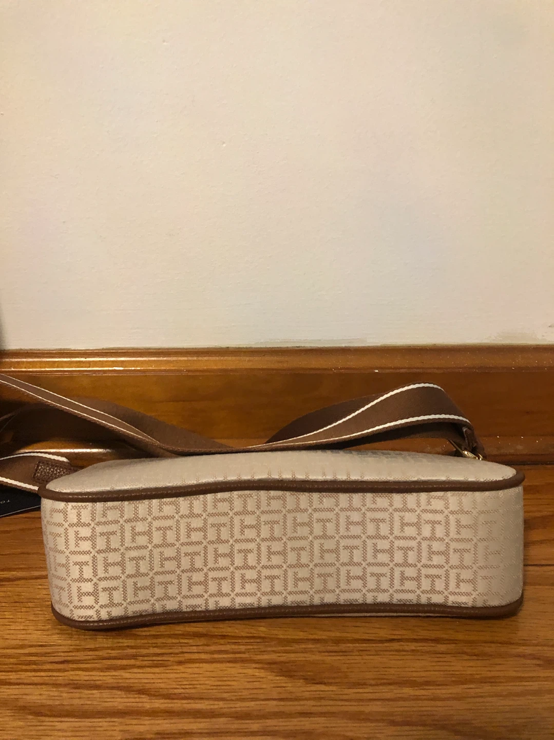 Tommy Hilfiger Monogram Shoulder Bag - photo 3