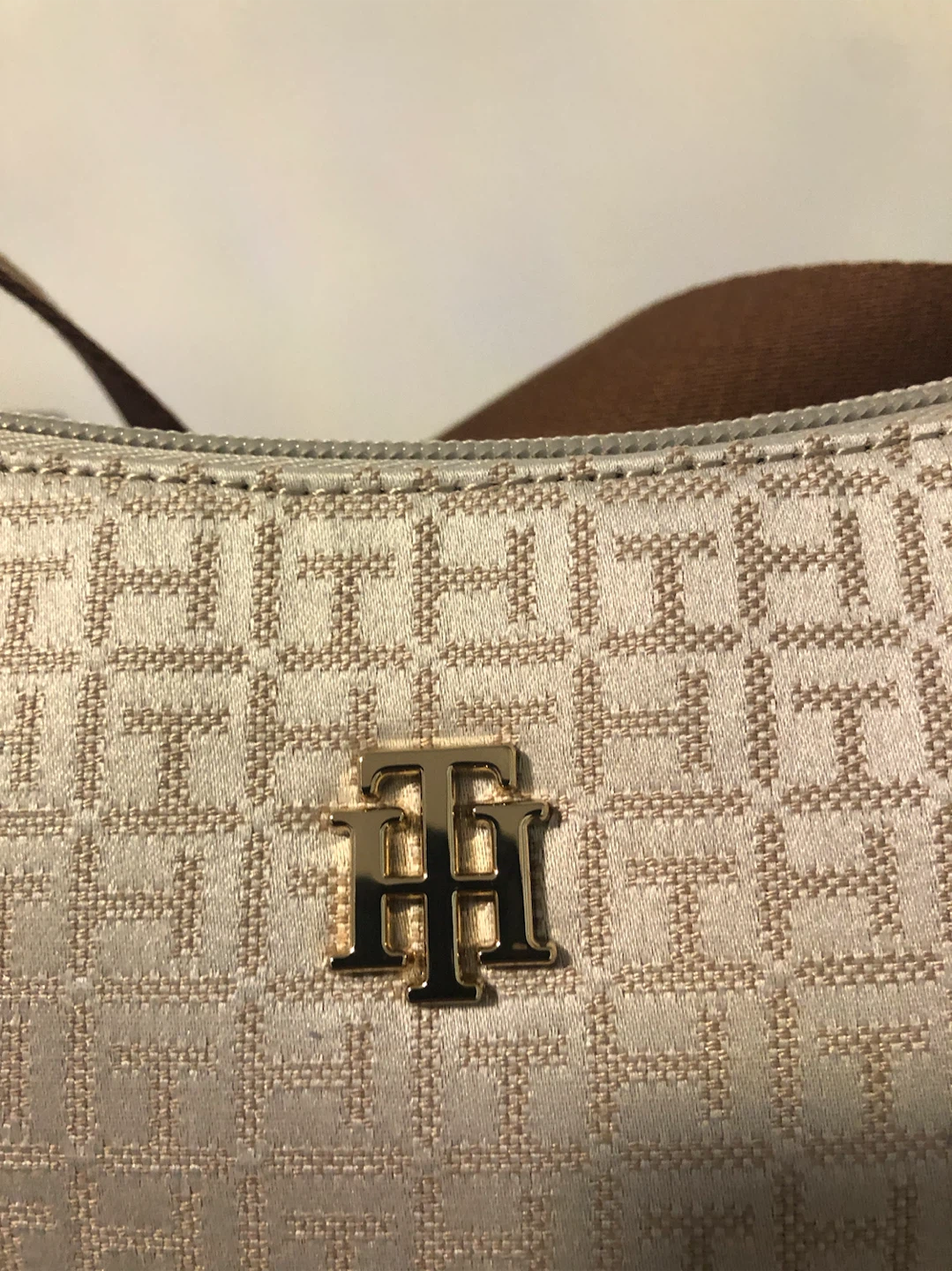 Tommy Hilfiger Monogram Shoulder Bag - photo 4