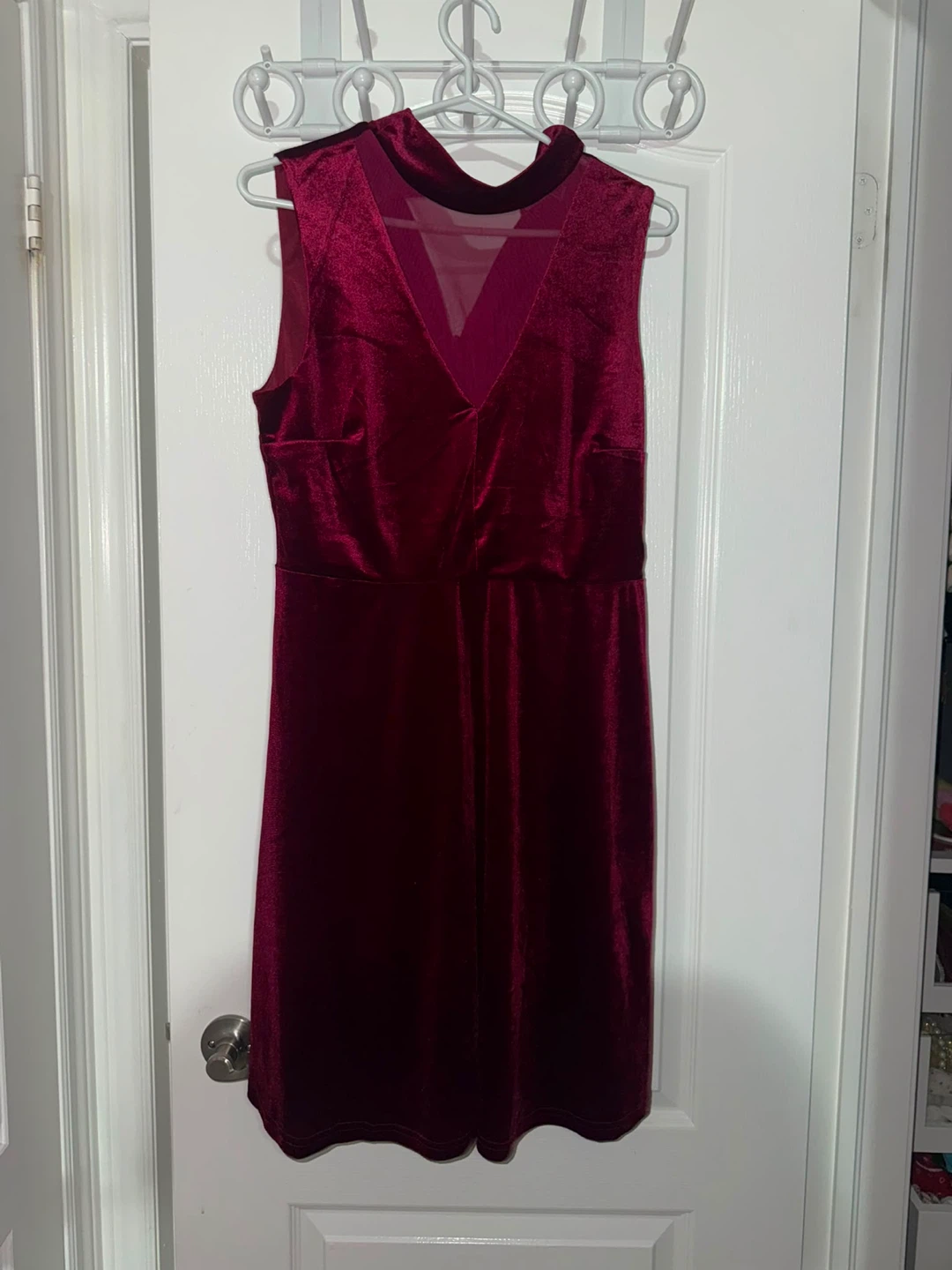 Burgundy and black velvet V-shaped short dress dresses - photo 2