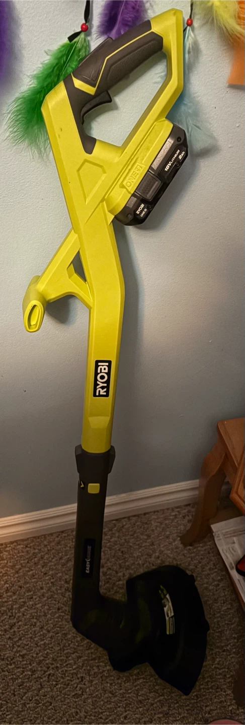 Rechargeable grass trimmer