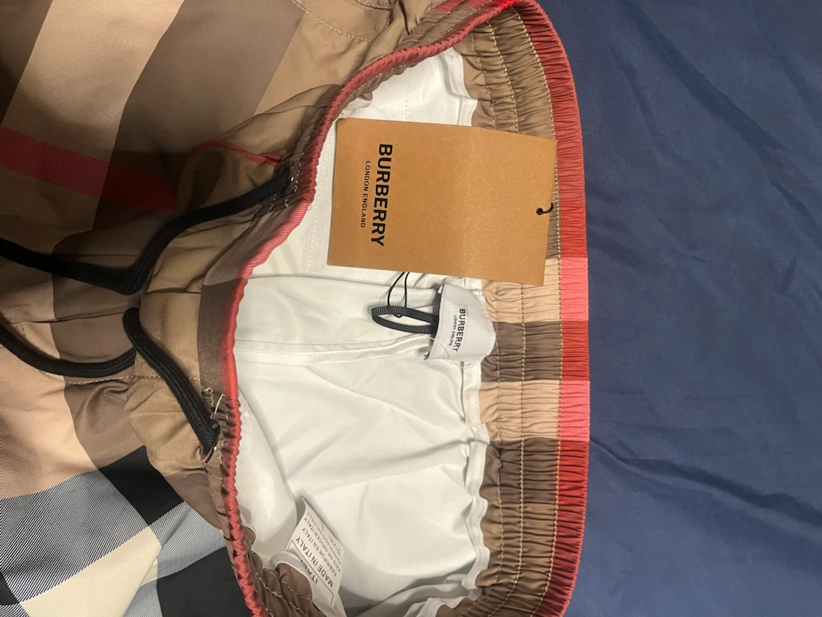 Brand new Burberry shorts - photo 3