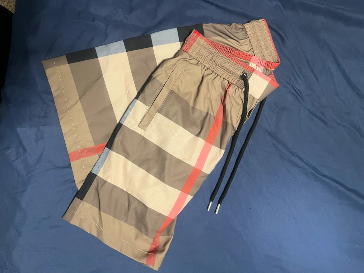 Brand new Burberry shorts - photo 5