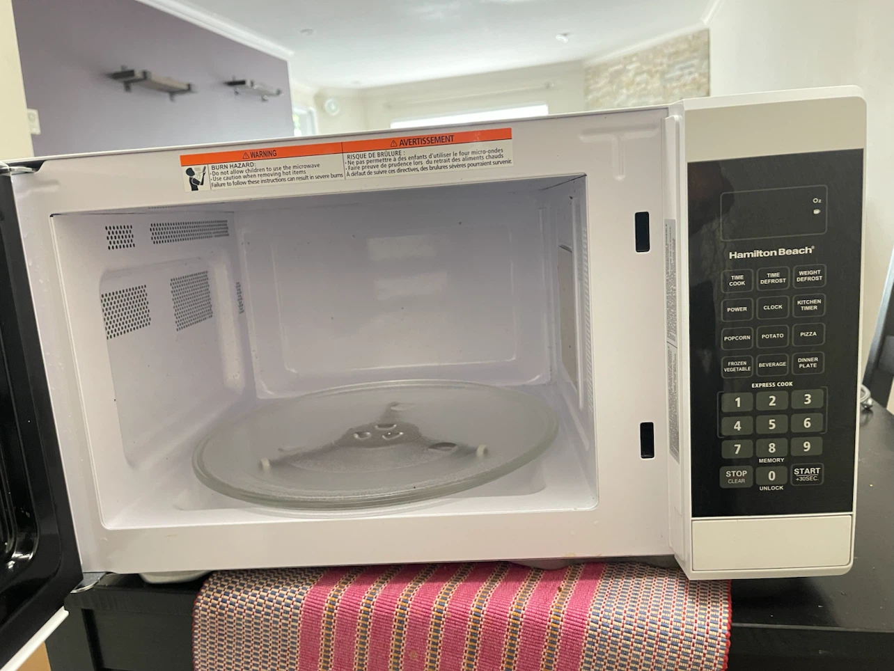 Hamilton Beach Microwave - photo 2