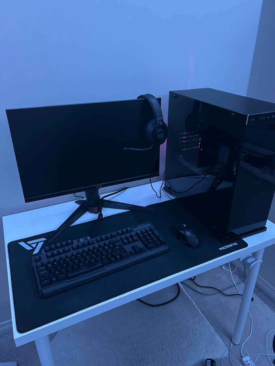 Gaming PC + Name‑Brand Peripherals - photo 3