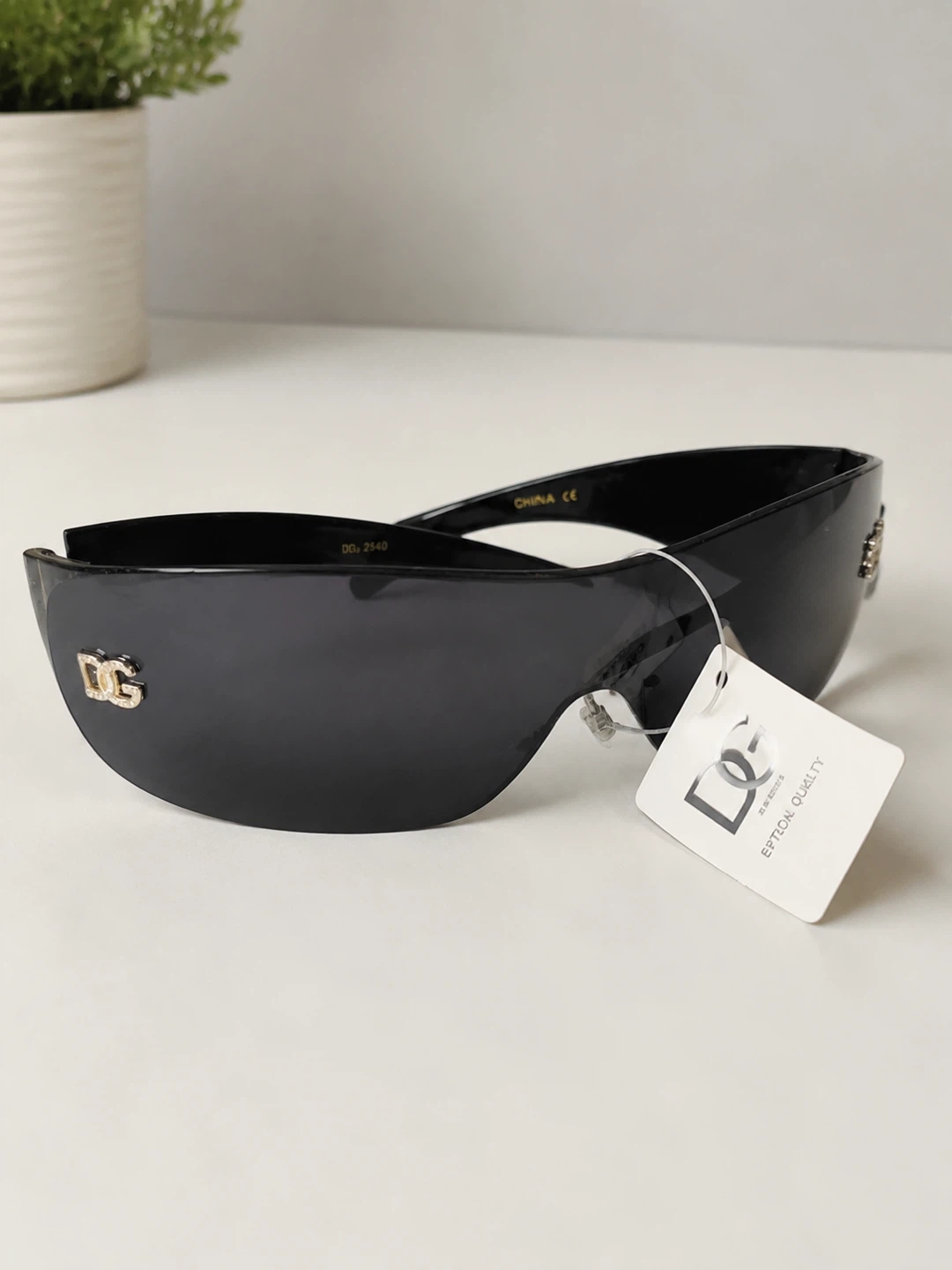 DG Designer Sunglasses – Excellent Condition (READ DESCRIPTION!