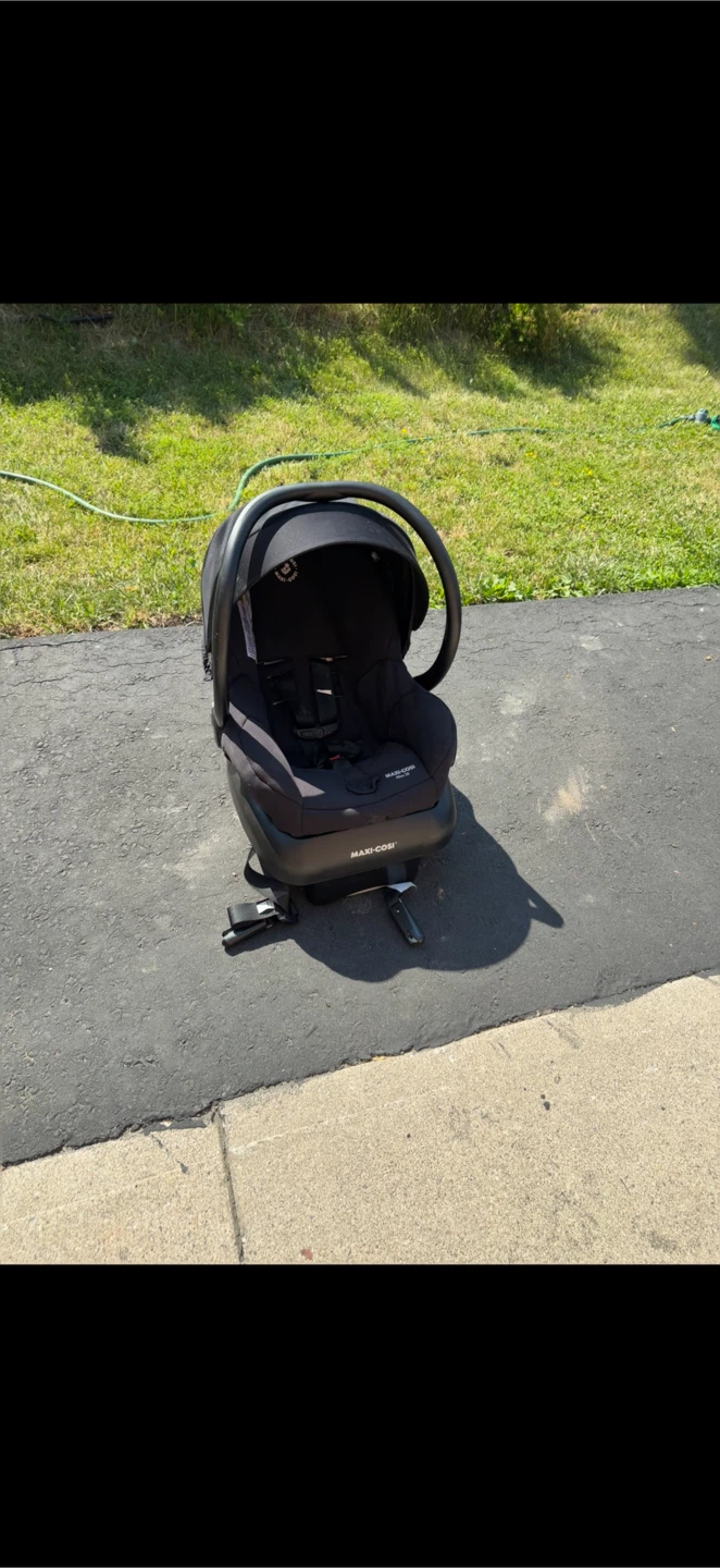 Maxi Cosi Infant Carseat - Expires: 2028, June - photo 3