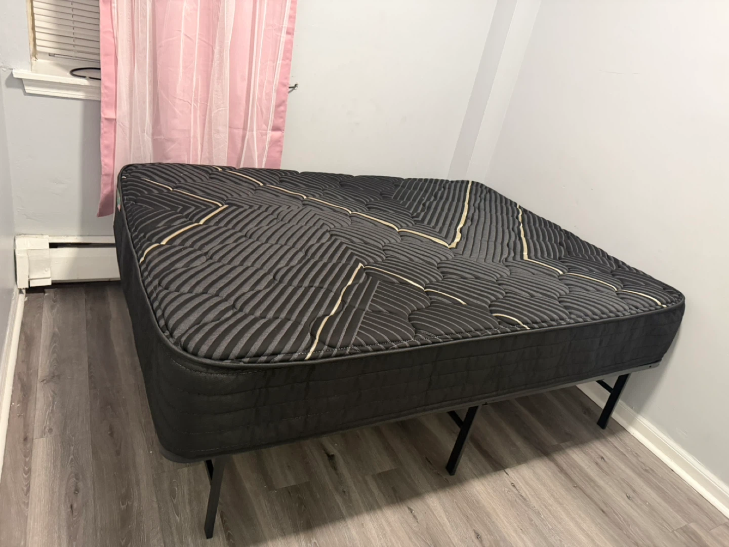 Black Queen Mattress with Geometric Pattern - photo 2