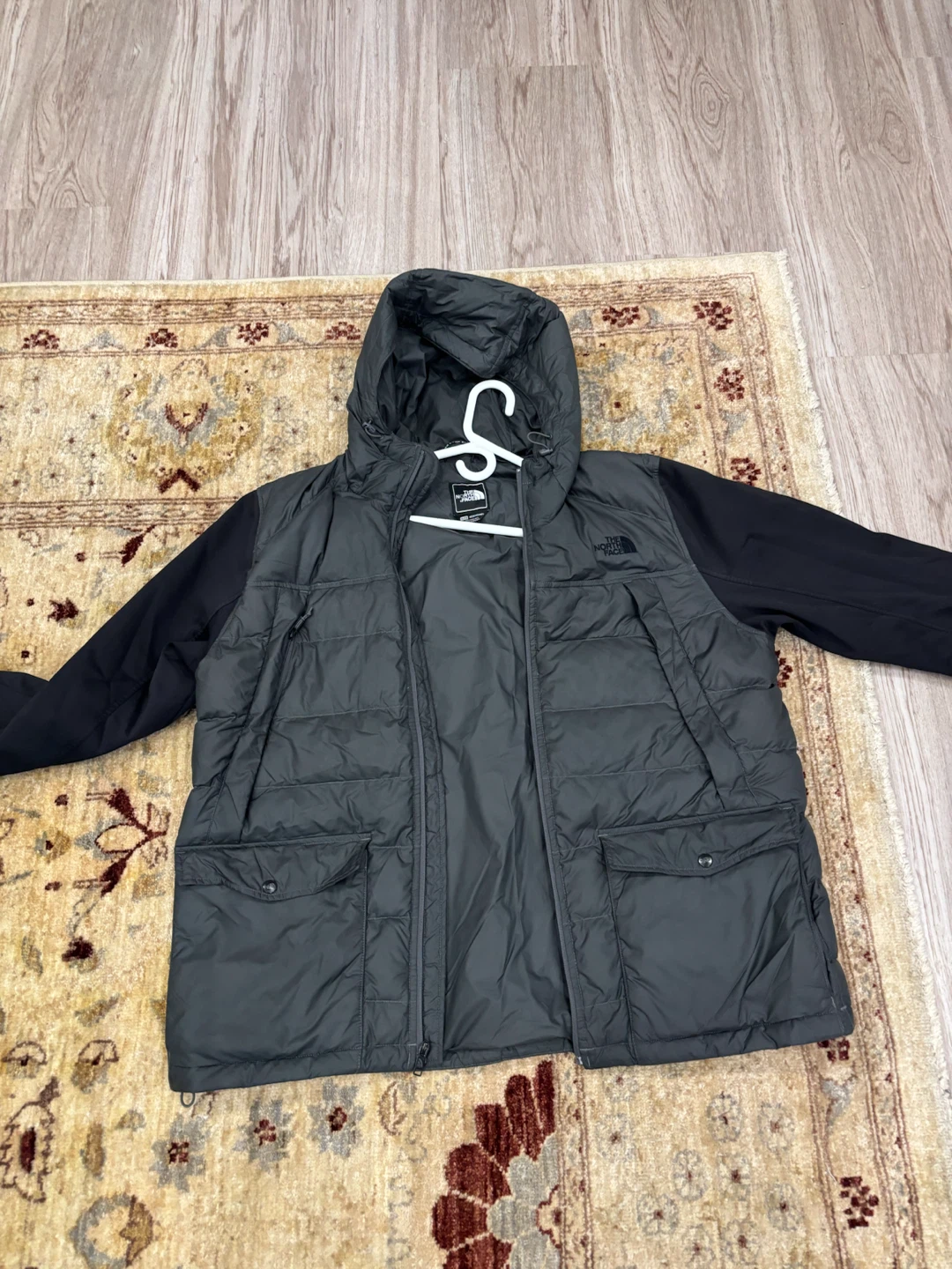 The North Face Puffer Jacket with Black Sleeves - photo 2
