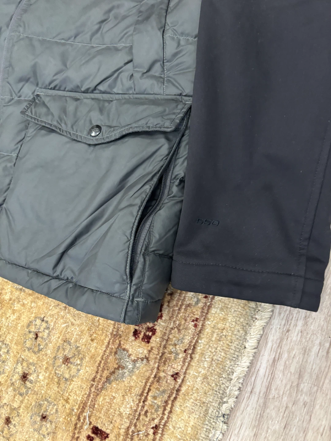 The North Face Puffer Jacket with Black Sleeves - photo 3