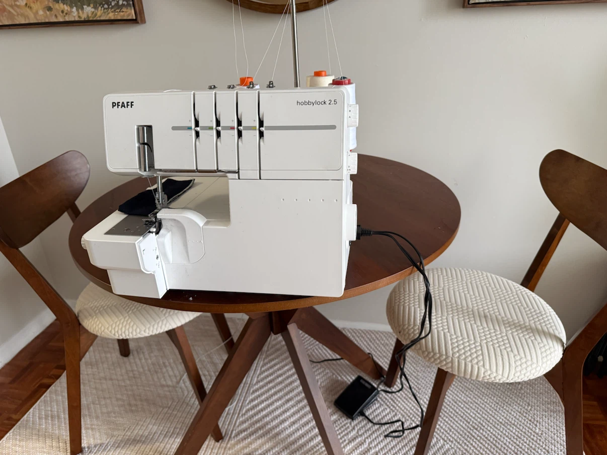 Pfaff hobbylock 2.5 Serger Sewing Machine