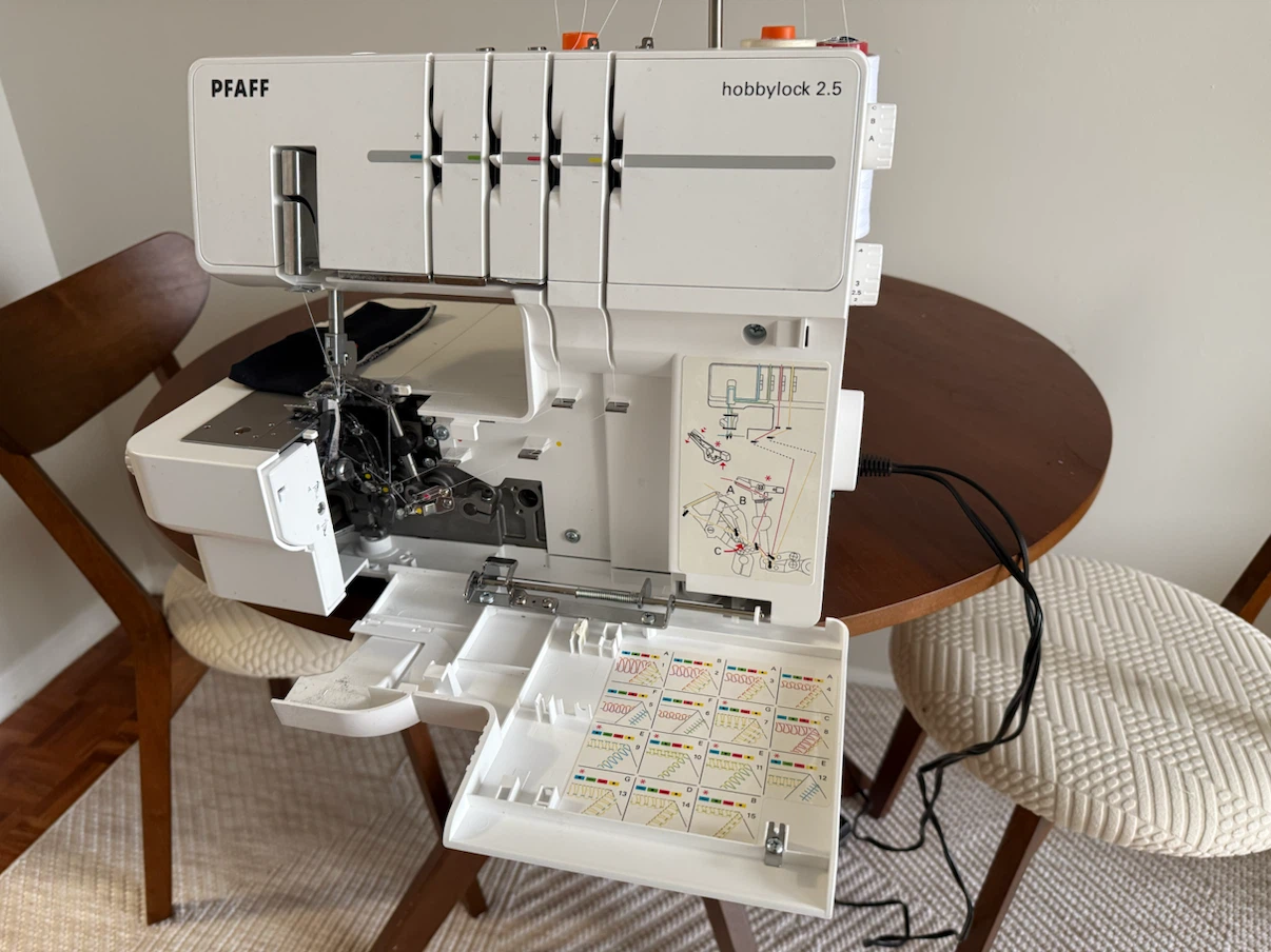 Pfaff hobbylock 2.5 Serger Sewing Machine - photo 2