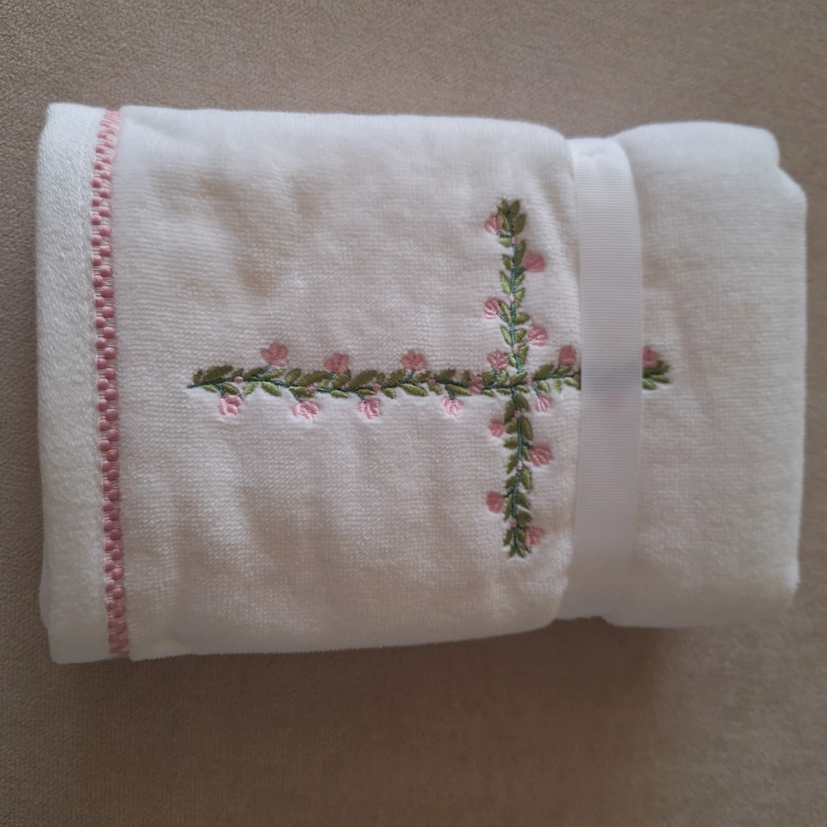 Kassatex Set of 2 Hand Towels with Floral Cross Embroidery - photo 2