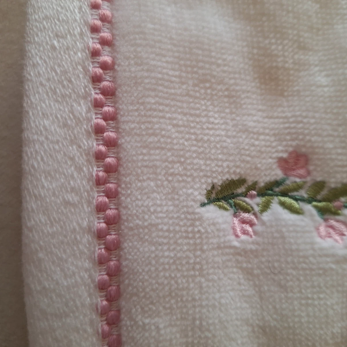 Kassatex Set of 2 Hand Towels with Floral Cross Embroidery - photo 5