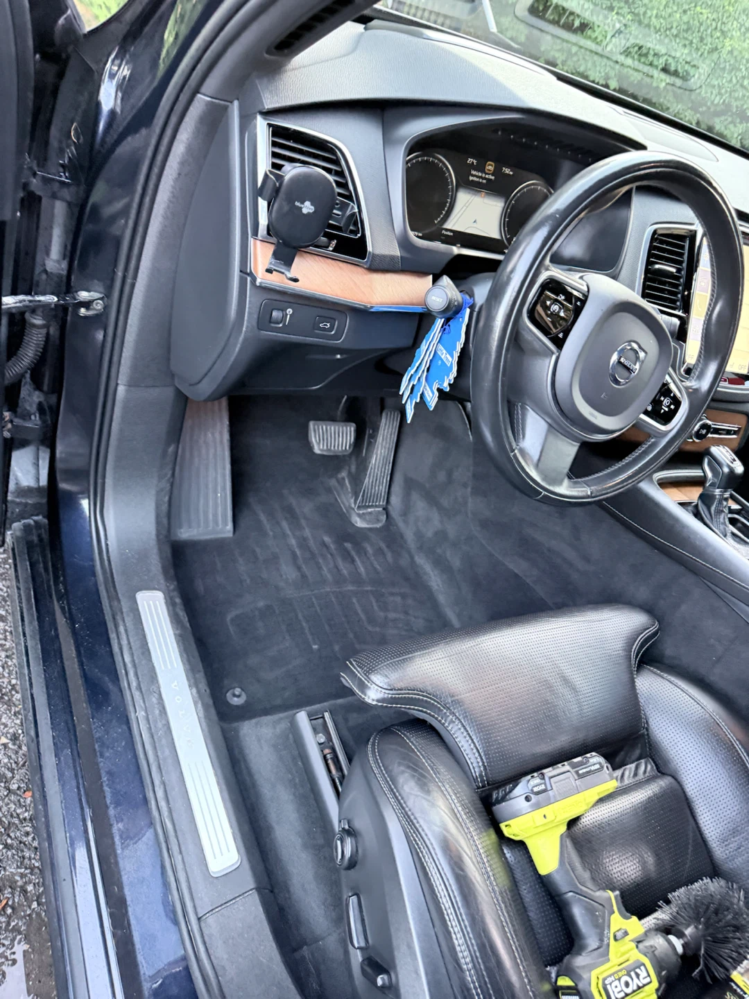 Black Leather Interior - photo 4