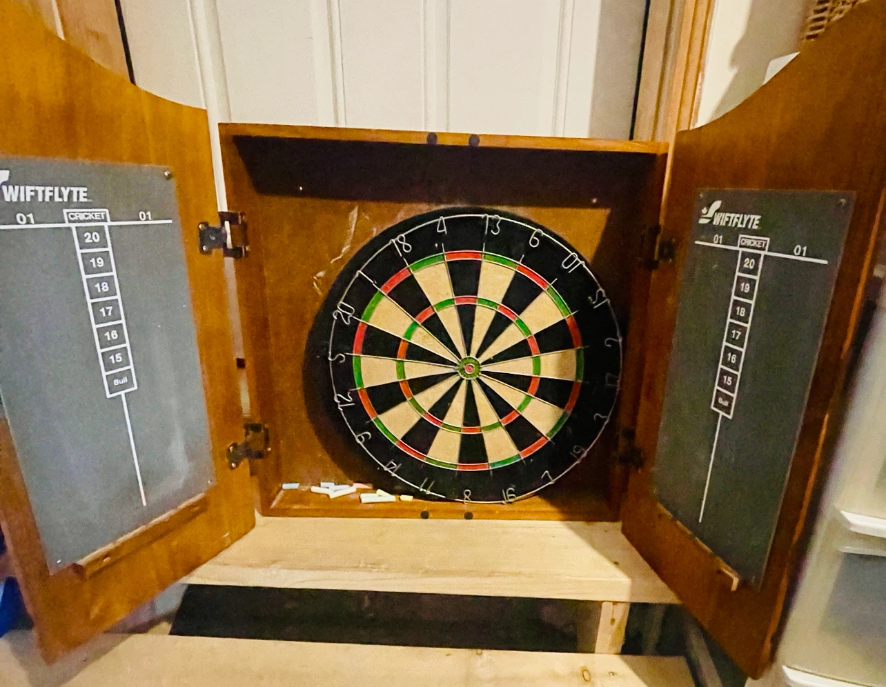 WIFTFLYTE Dartboard with Cabinet