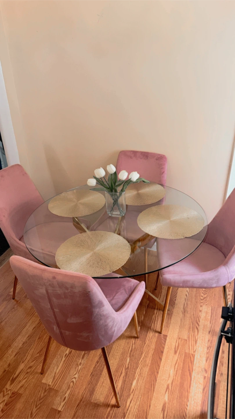 Round Glass Dining Table with 4 Pink Chairs - photo 2