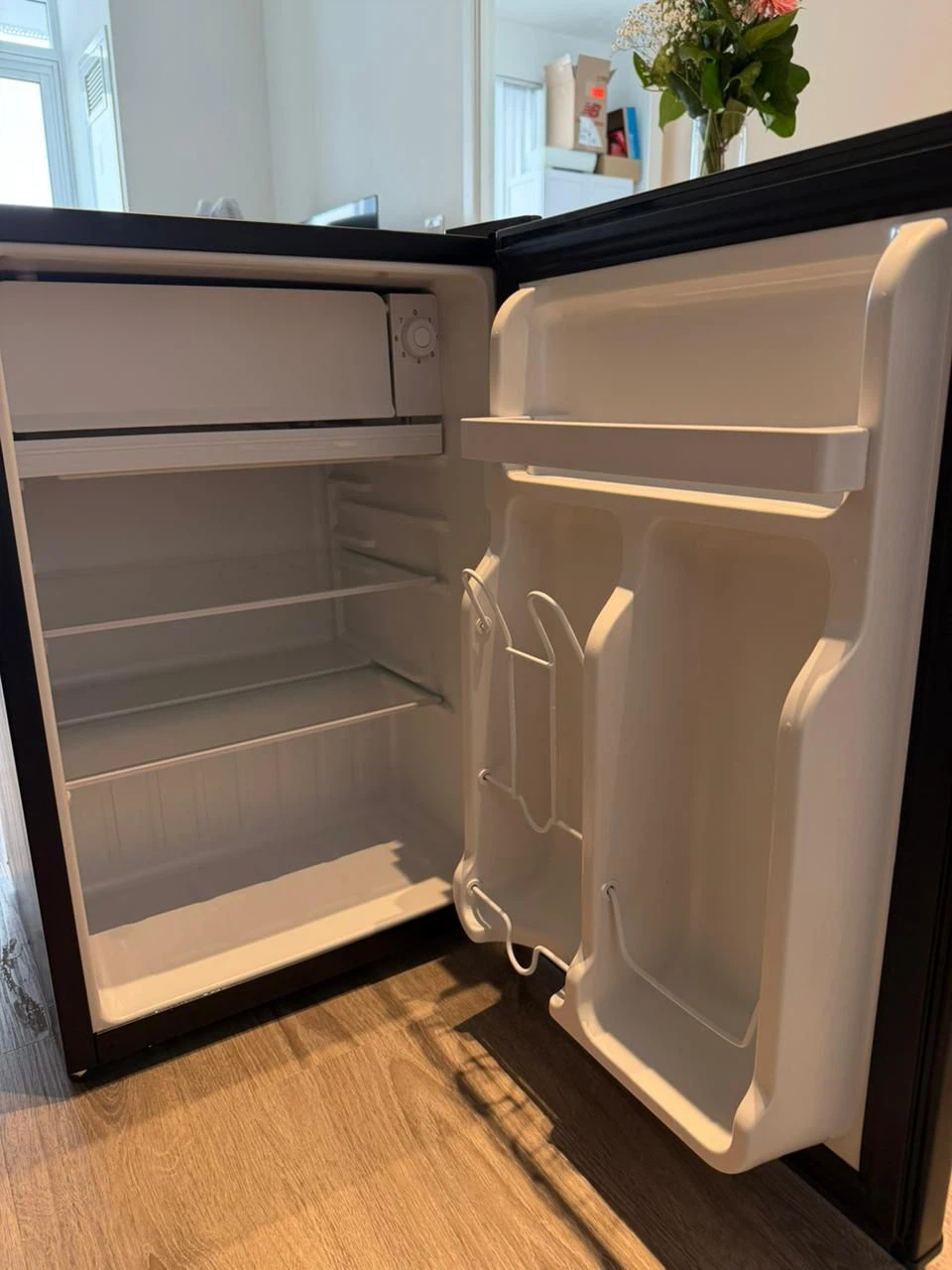BLACK+DECKER Mini Fridge - photo 3