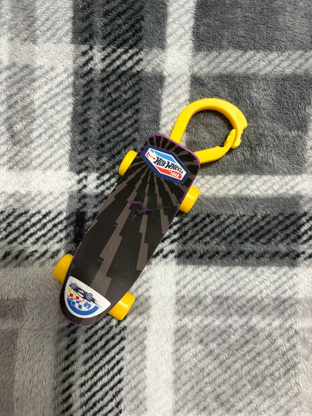 Hot Wheels Skateboard Keychain - Purple & Yellow