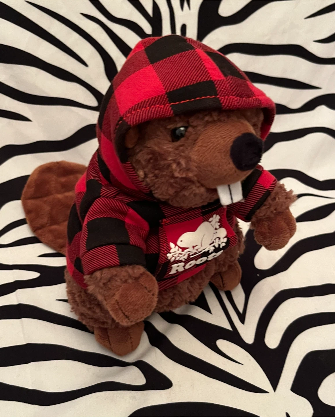 🇨🇦 Roots Canada Mascot Plush Toy in Plaid Hoodie 🇨🇦 - photo 2