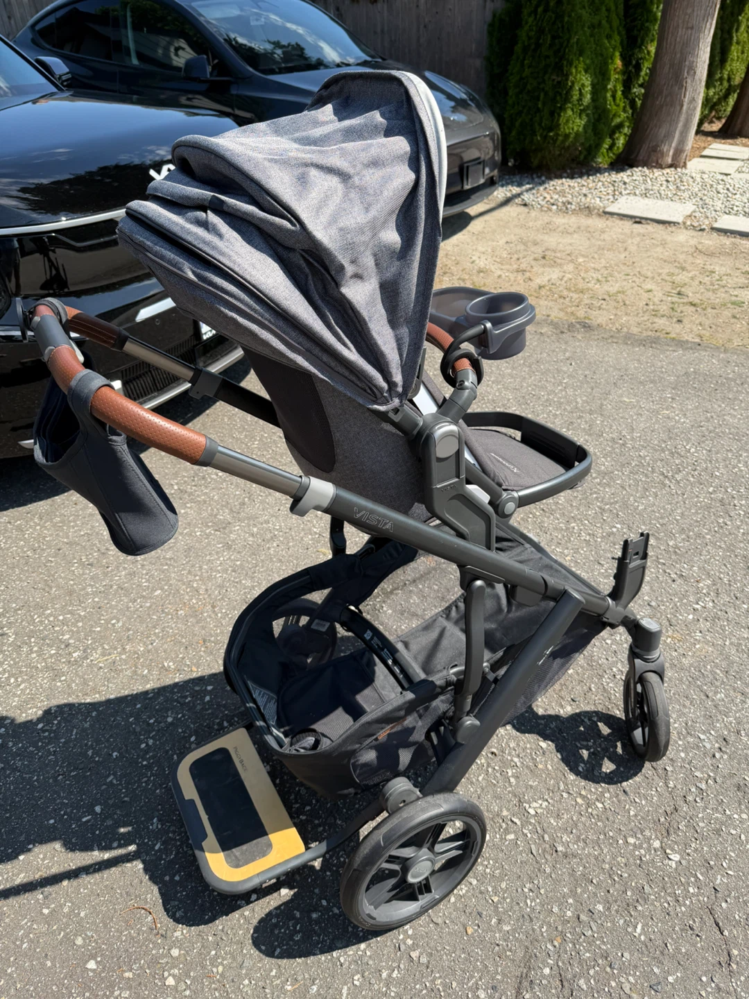 Uppababy Vista V3 stroller + adapters and ride along board - photo 4