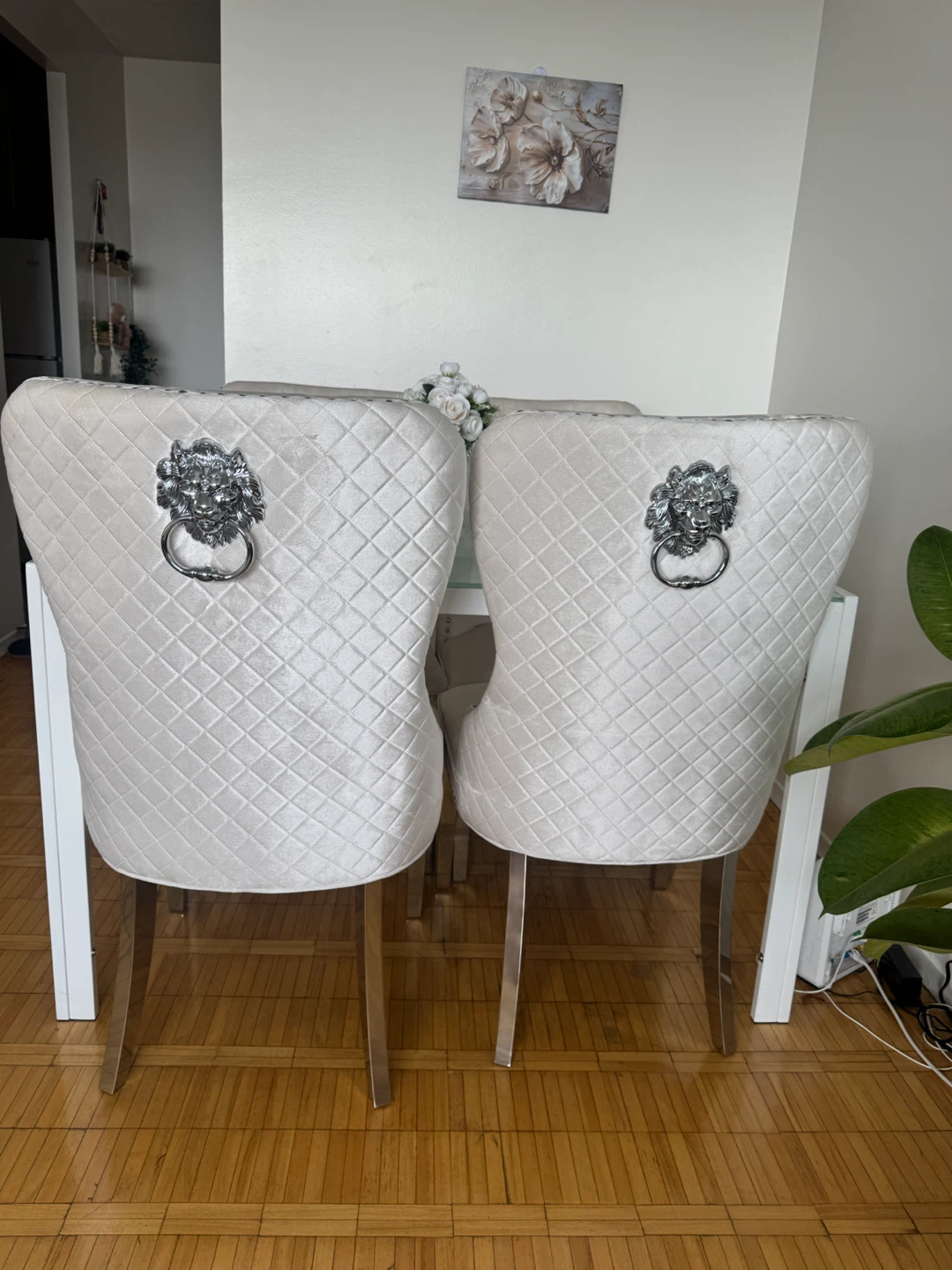 Pair of Cream Velvet Dining Chairs with Lion Head Knocker - photo 3
