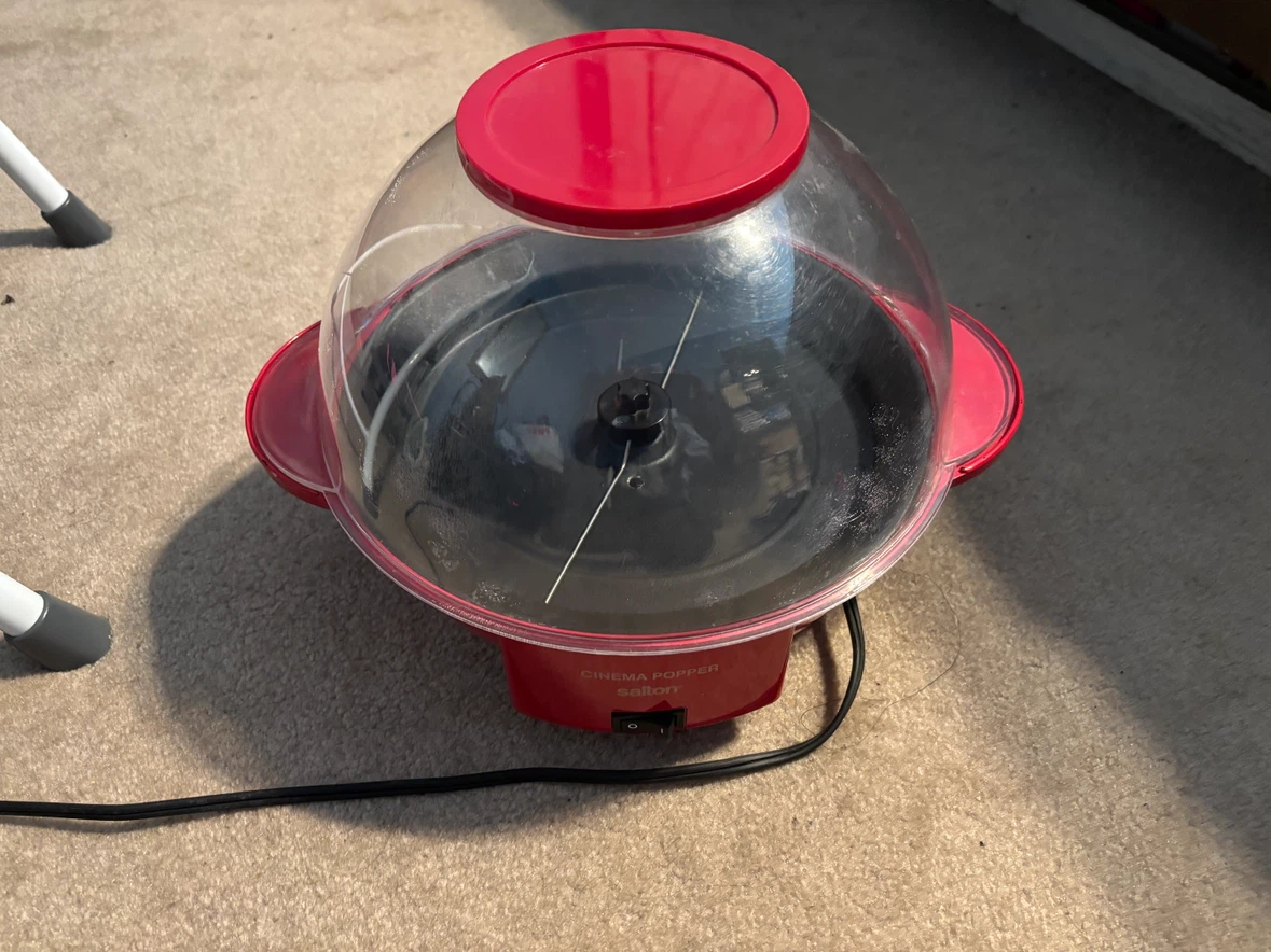 Salton Cinema Popper in Red (popcorn machine)