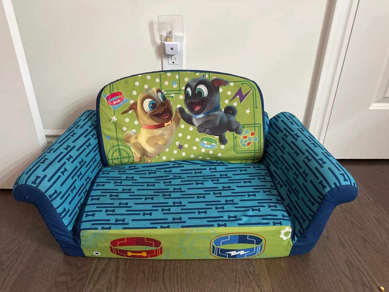 Puppy Dog Pals Flip Out Sofa Lounger