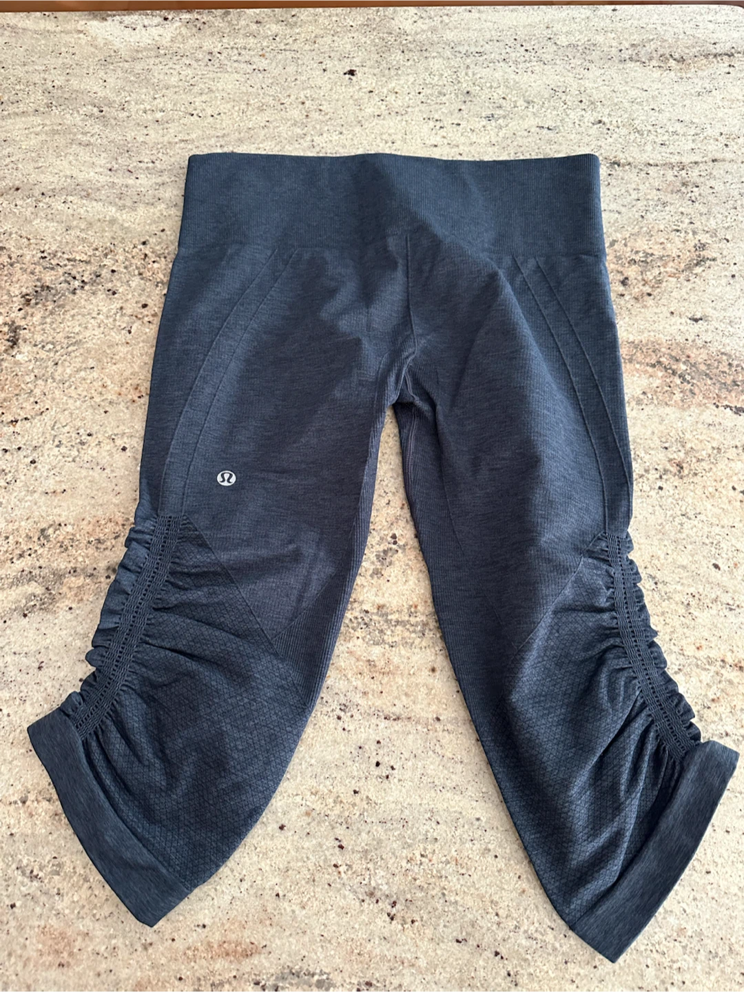 Lululemon "In The Flow” crop - size 6 - photo 2