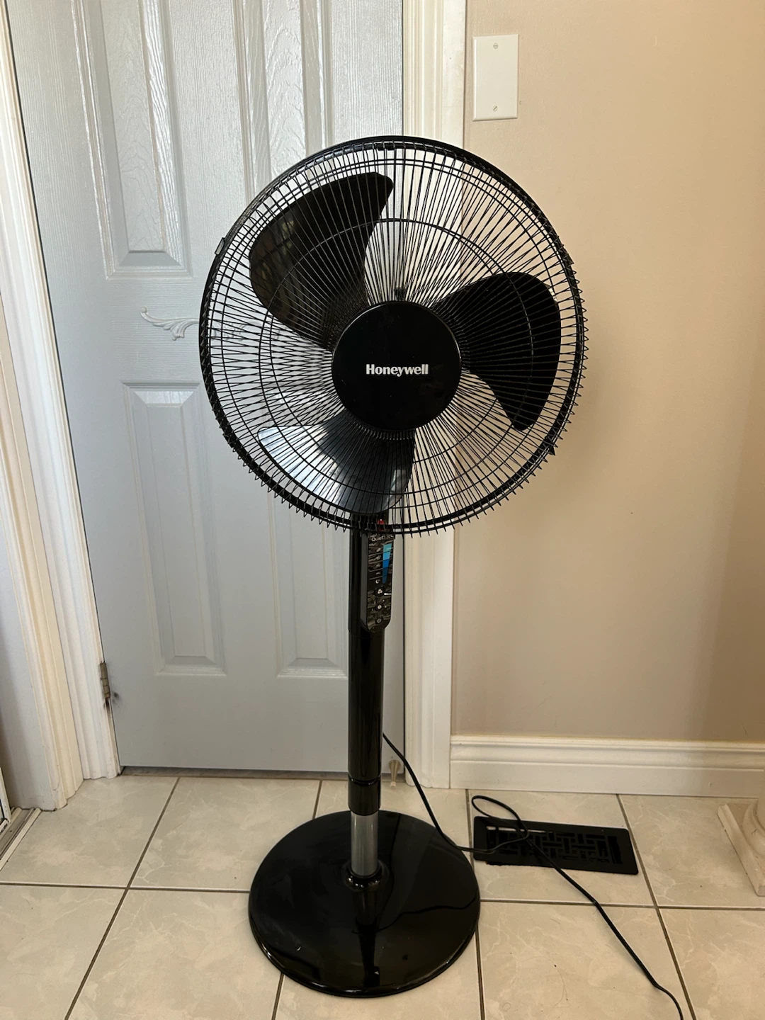 Honeywell Black Pedestal Fan