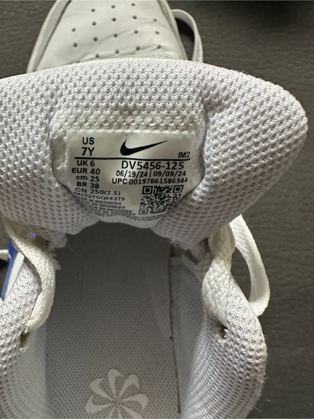 Nike Air Force’s Youth Size 7Y White Blue Shoes - photo 2