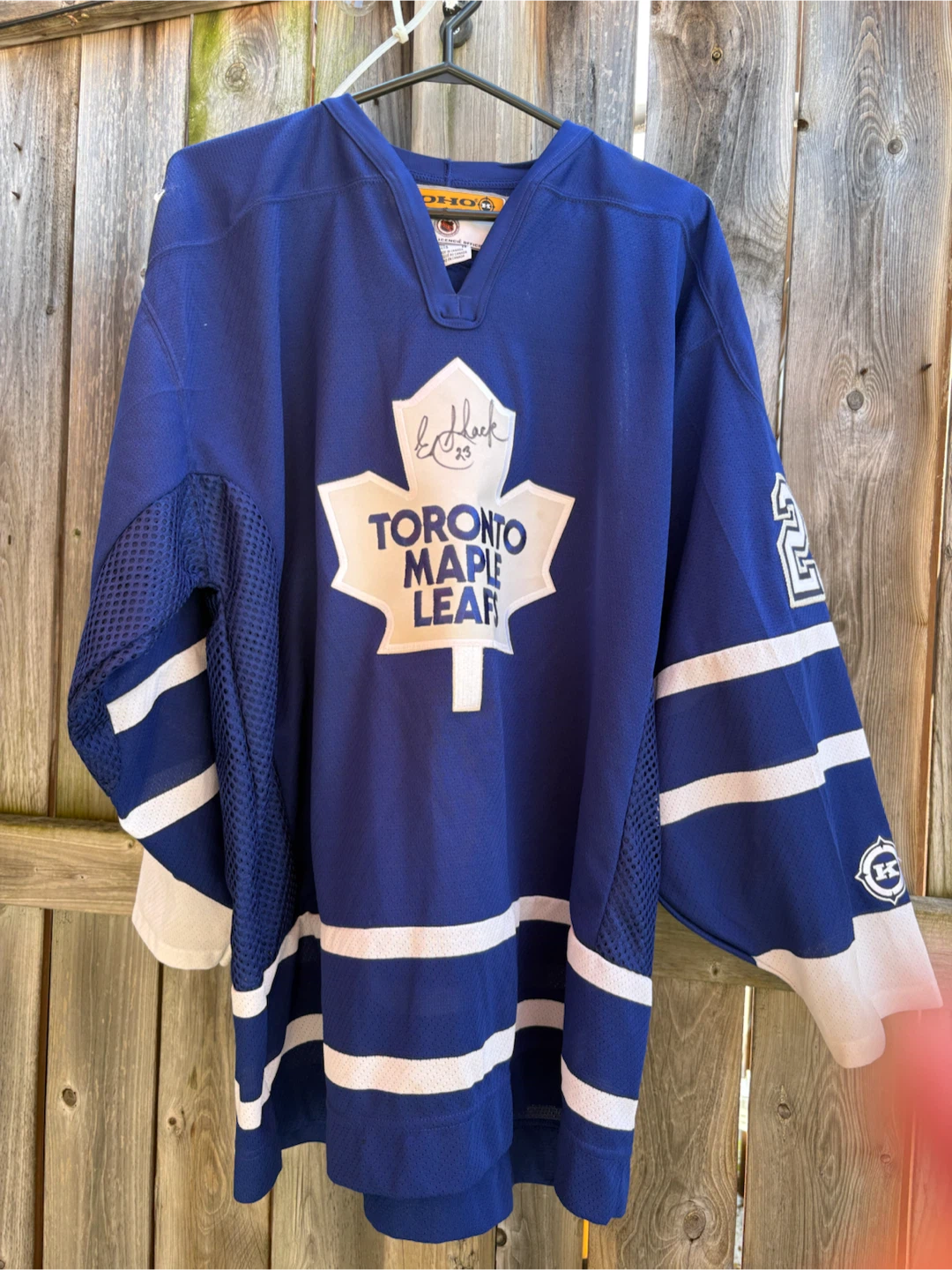 🏒⚾🍁 CANADIAN SPORTS MEMORABILIA COLLECTION — 3 SIGNED JERSEYS - photo 4