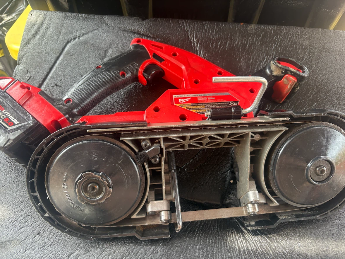 Milwaukee M18 FUEL Brushless Band Saw - photo 2
