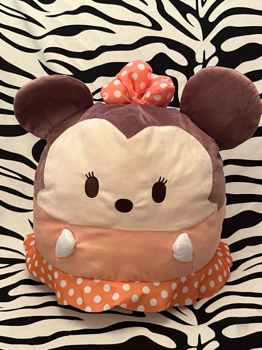 🖤 Disney Store Ufufy Minnie Mouse plush toy 🖤