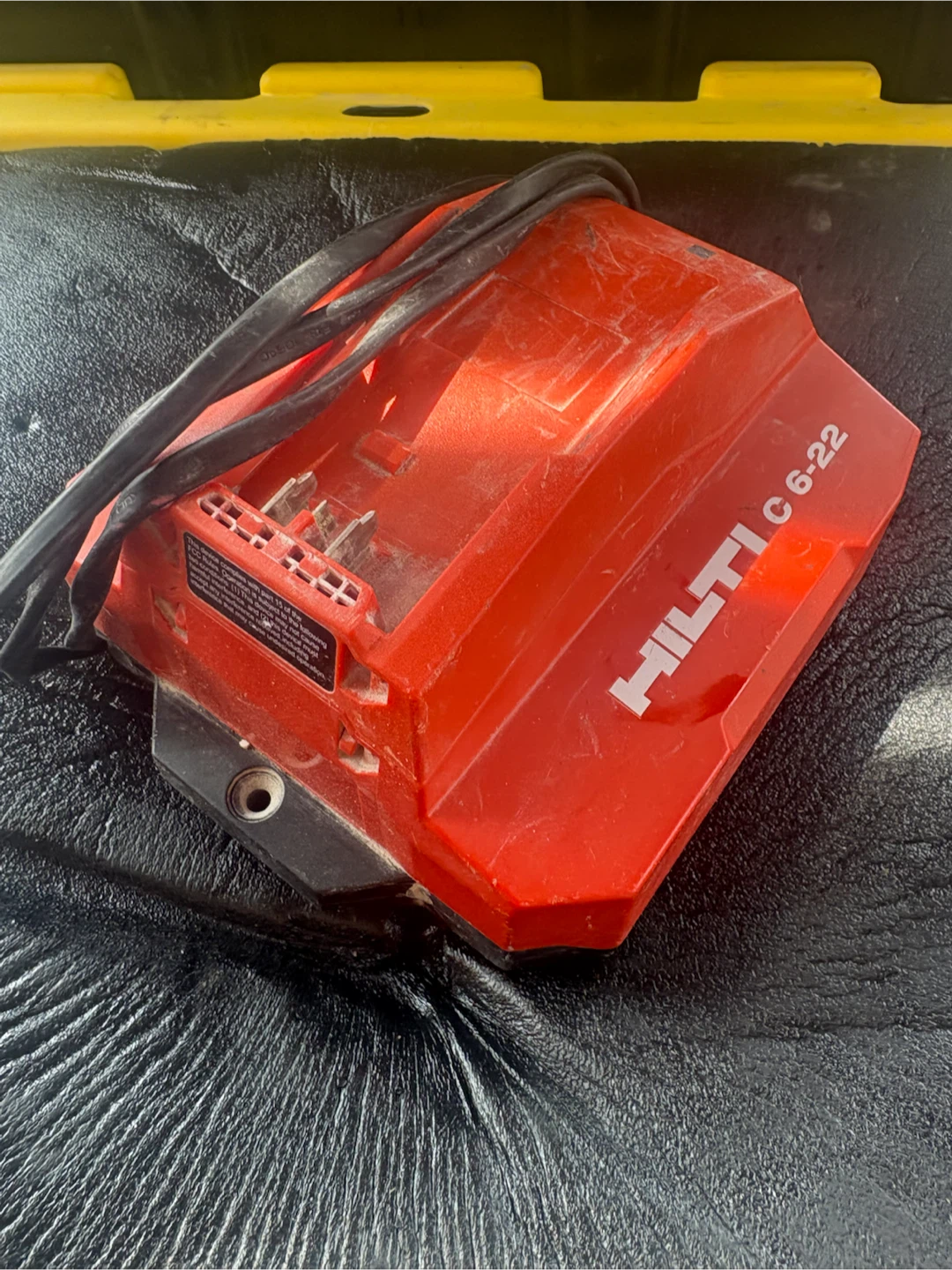 Hilti C 6-22 Battery Charger - photo 2