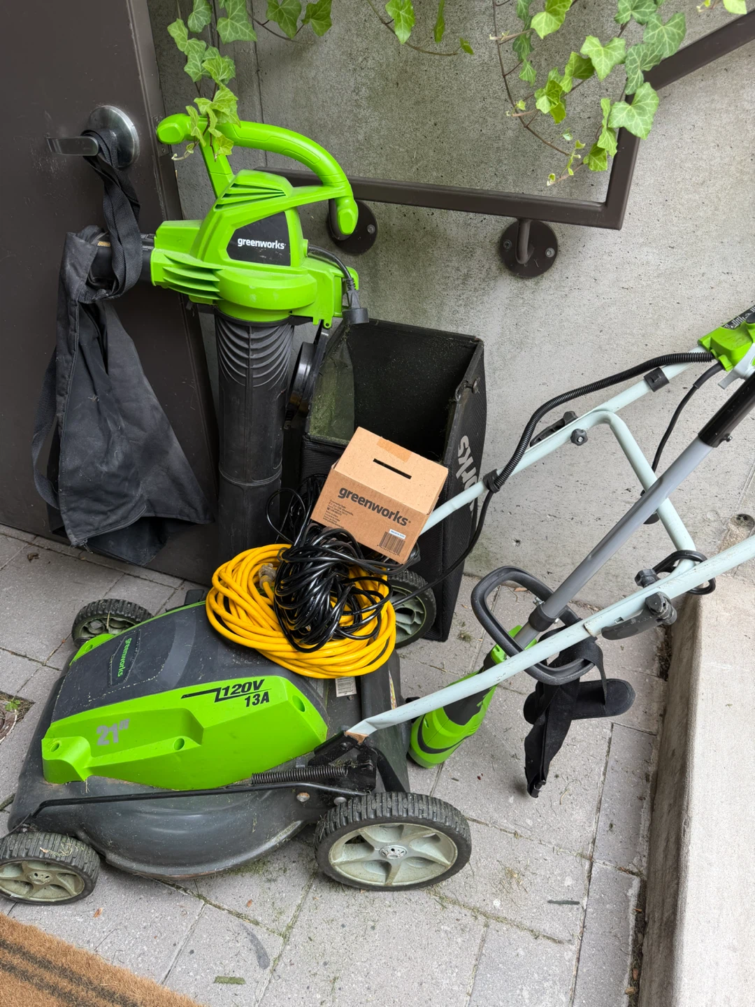 Greenworks 21" Electric Mower, Leaf Blower & Trimmer Combo - photo 2