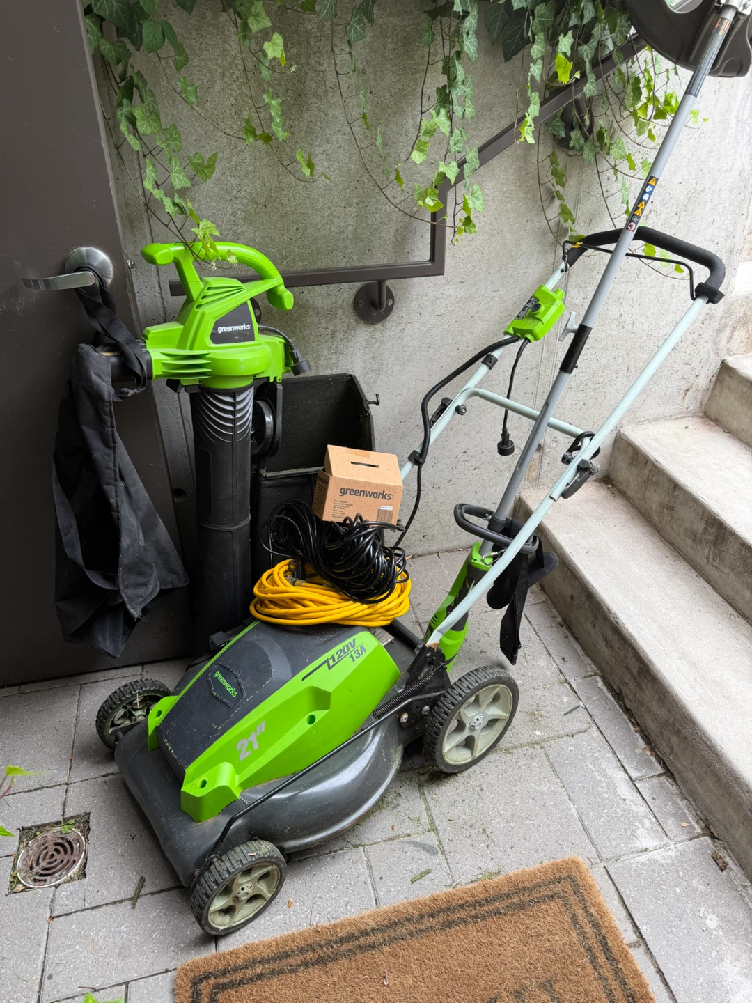 Greenworks 21" Electric Mower, Leaf Blower & Trimmer Combo - photo 3