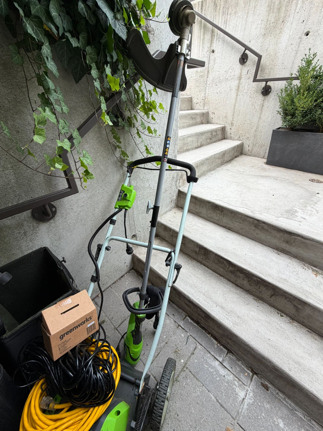 Greenworks 21" Electric Mower, Leaf Blower & Trimmer Combo - photo 4