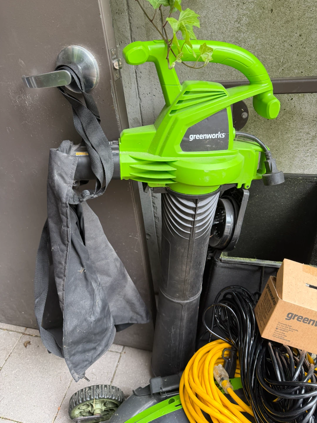 Greenworks 21" Electric Mower, Leaf Blower & Trimmer Combo - photo 5