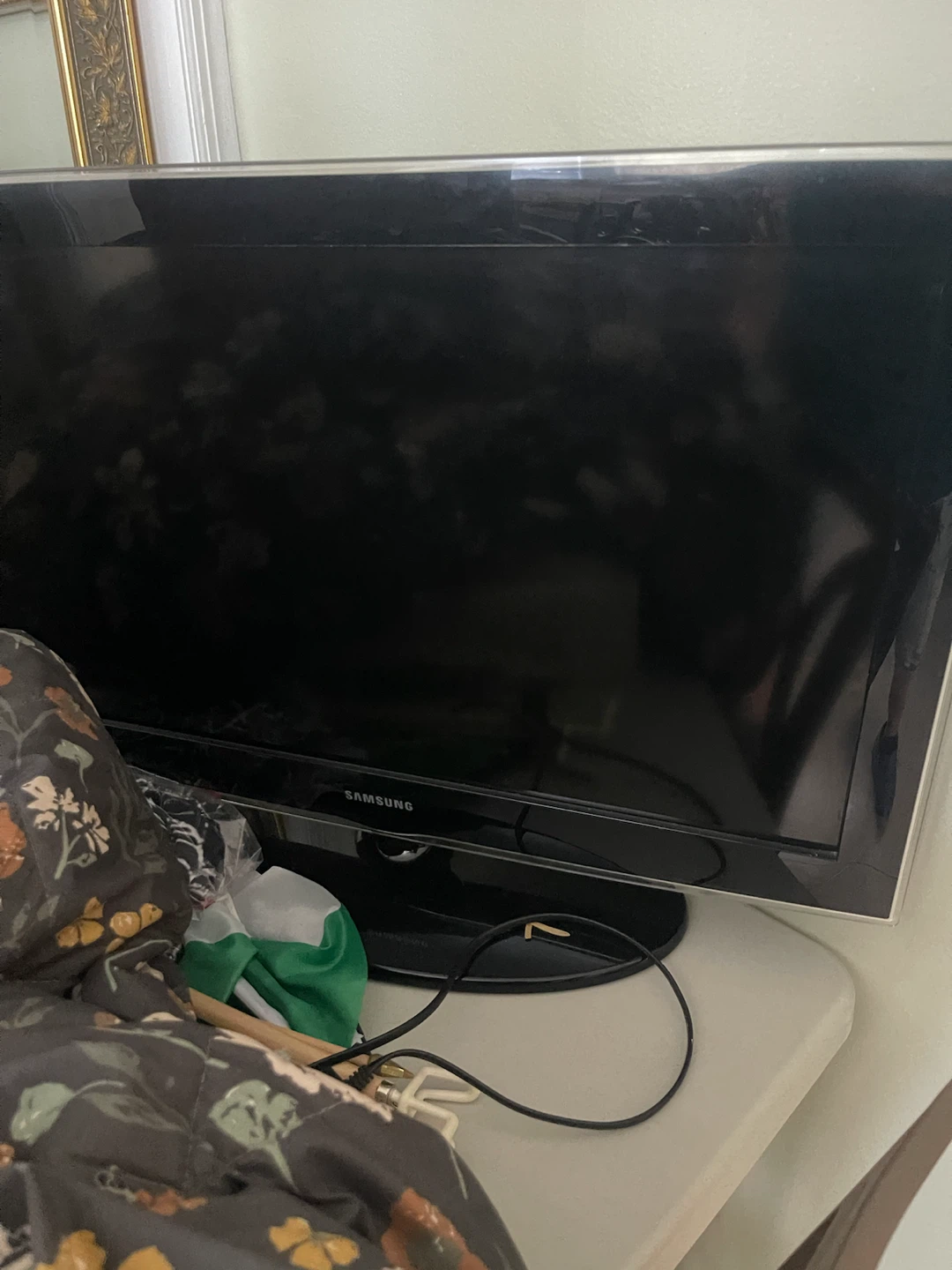 Samsung 32-inch HDTV with Remote