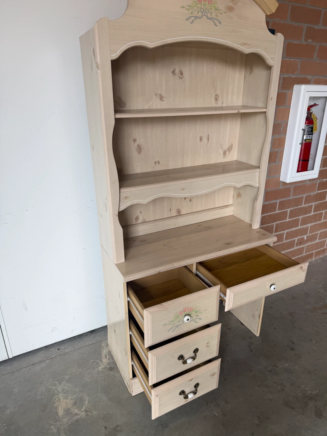 Desk with drawers and hutch - photo 4