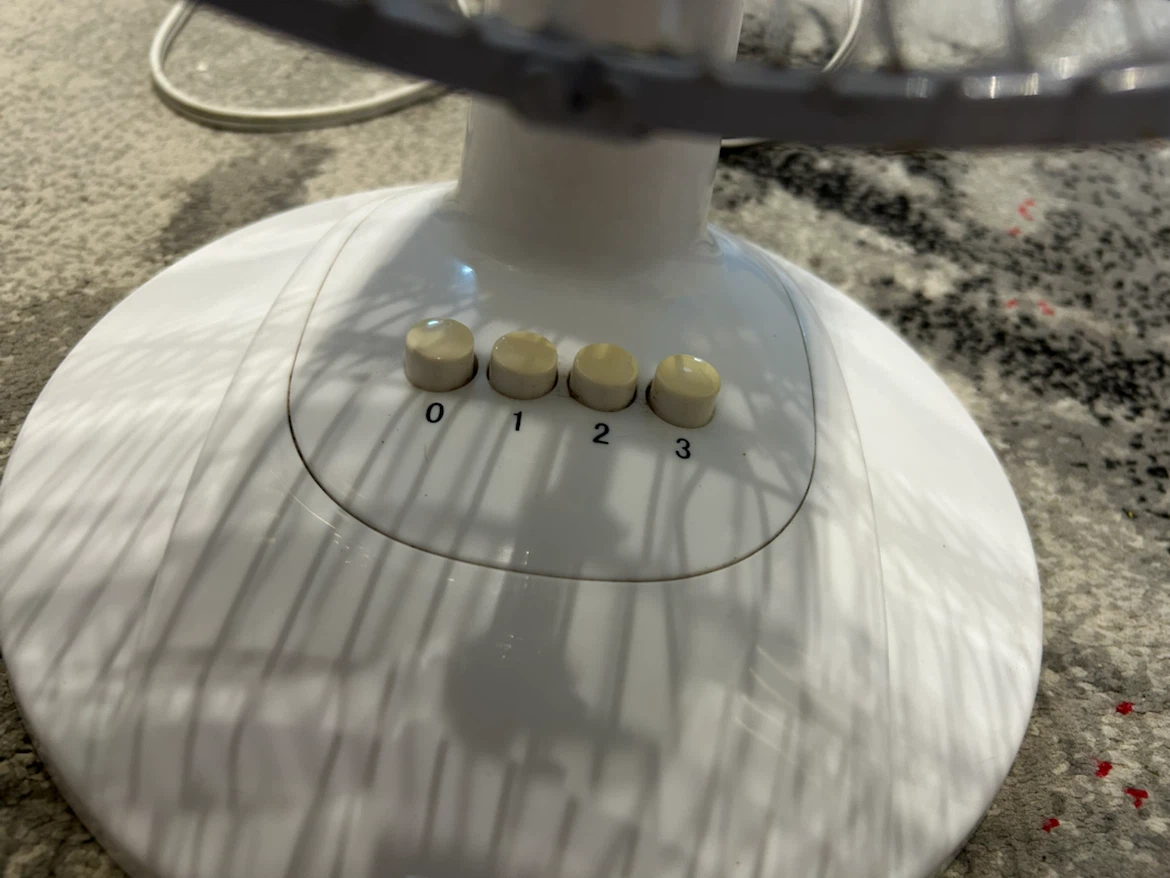 White oscillating Fan - photo 2