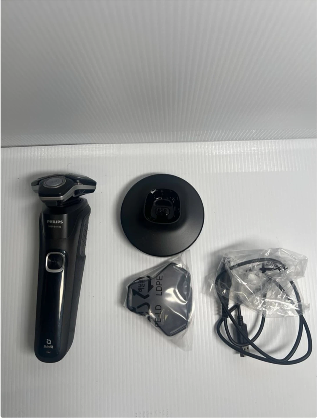 Philips Shaver Series 5000, Wet & Dry, Charging Stand - photo 4