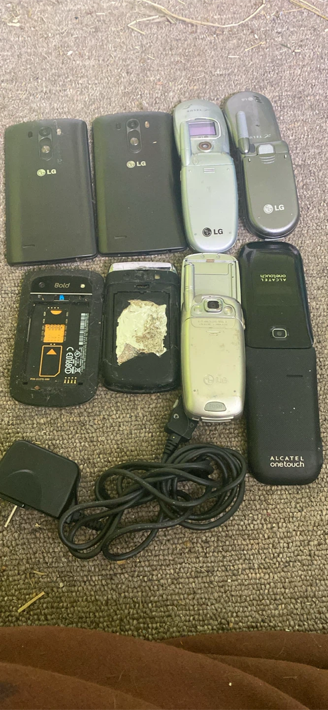 Lot of 7 used cell phones - photo 2
