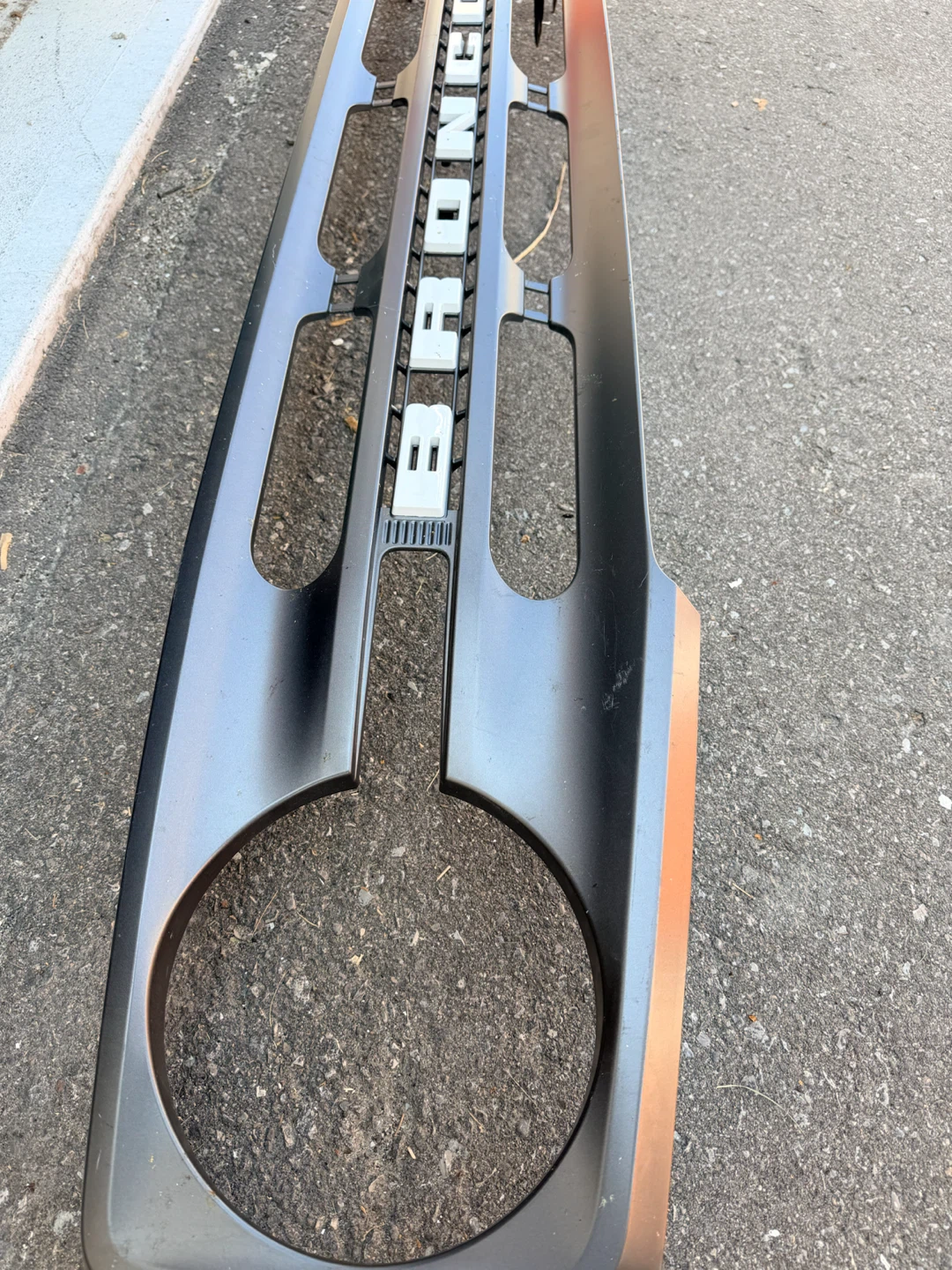 Ford Bronco Front Grille / Grill – OEM – Good Condition - photo 2