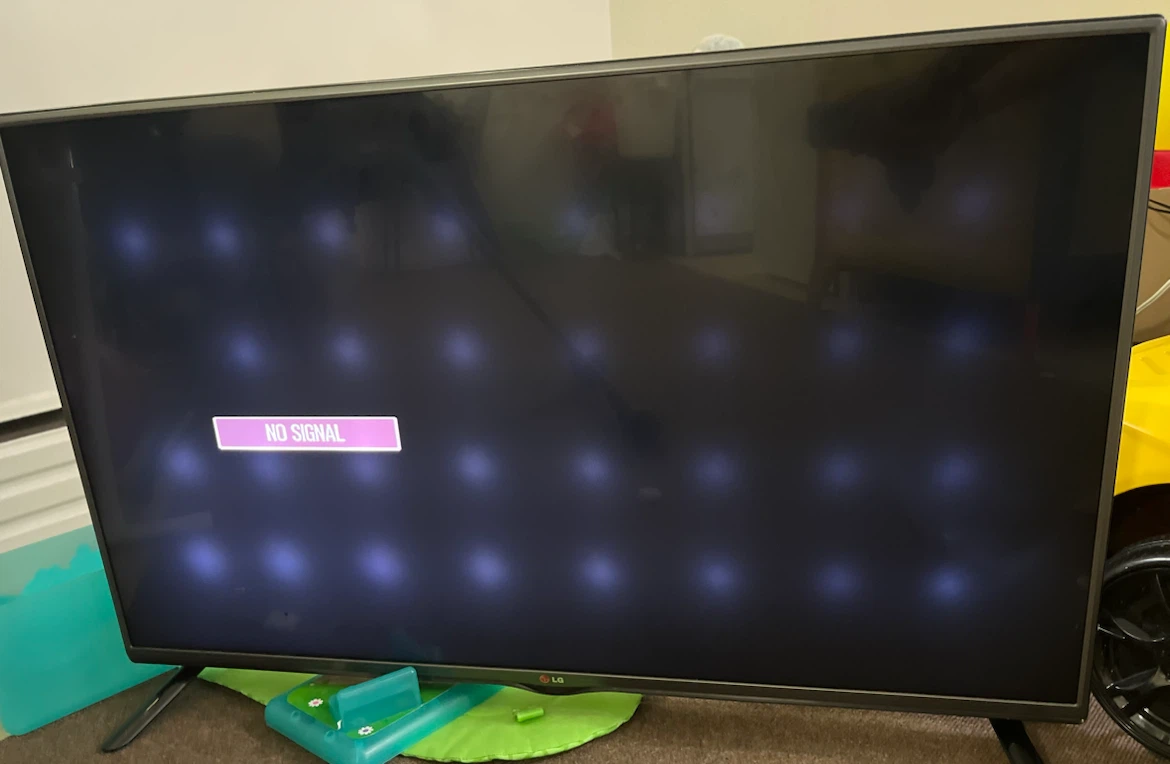 LG 42" TV - photo 3