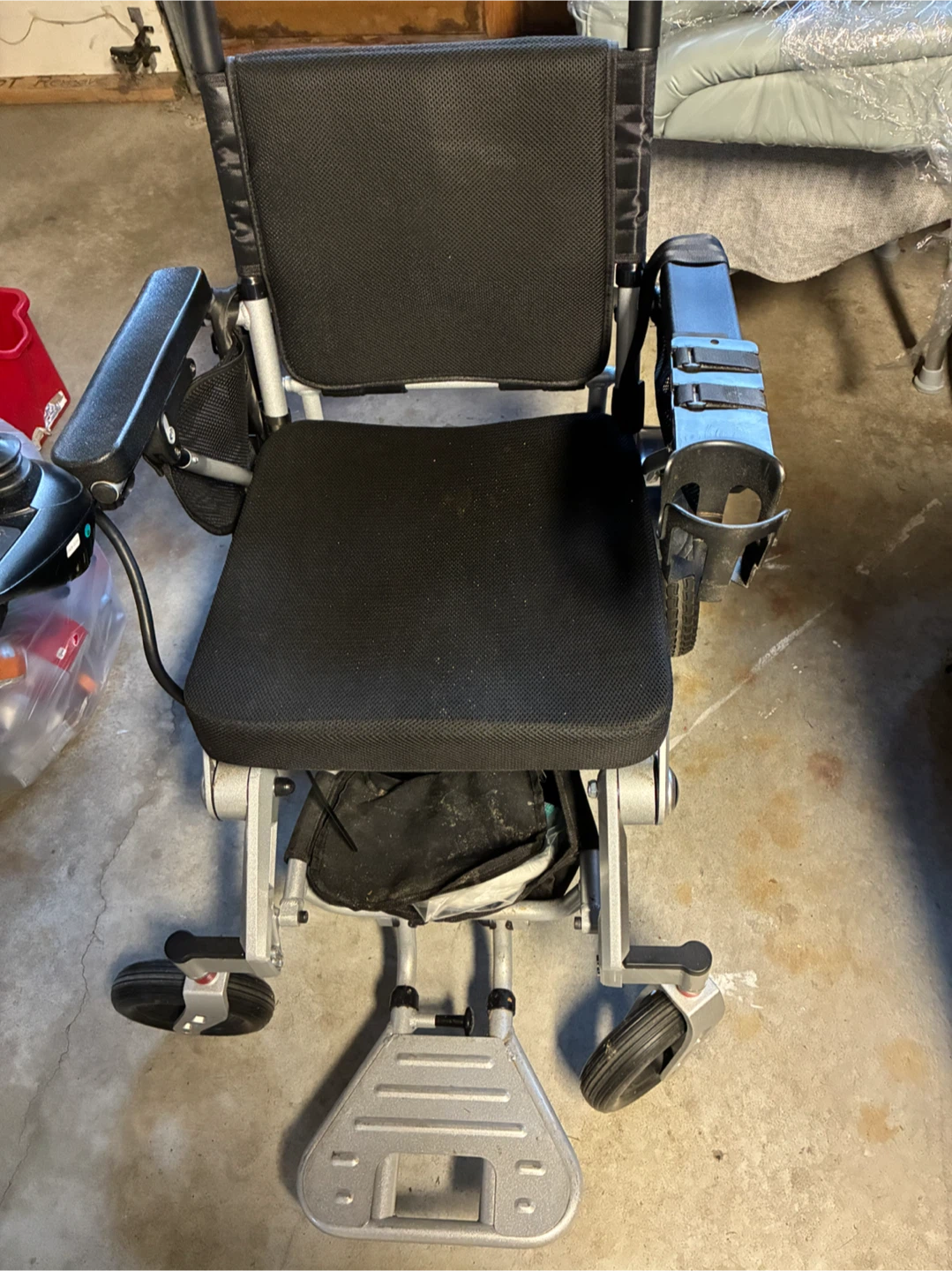 Foldable power chair