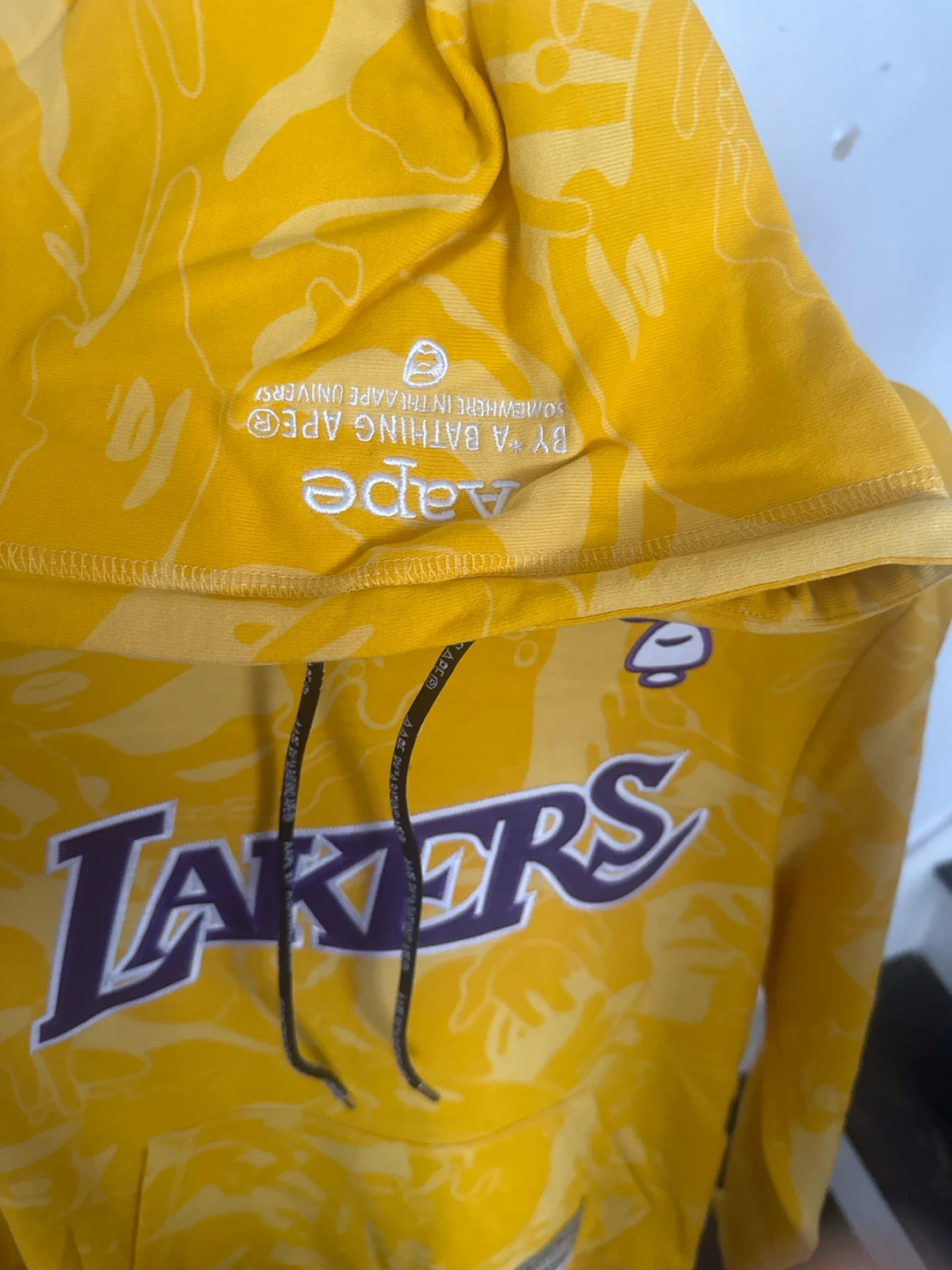 Aape x Los Angeles Lakers Yellow Camo Hoodie - photo 3