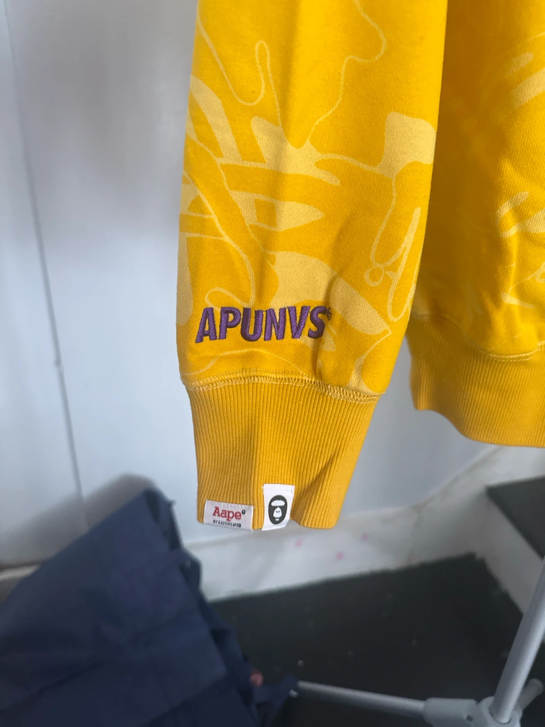 Aape x Los Angeles Lakers Yellow Camo Hoodie - photo 5