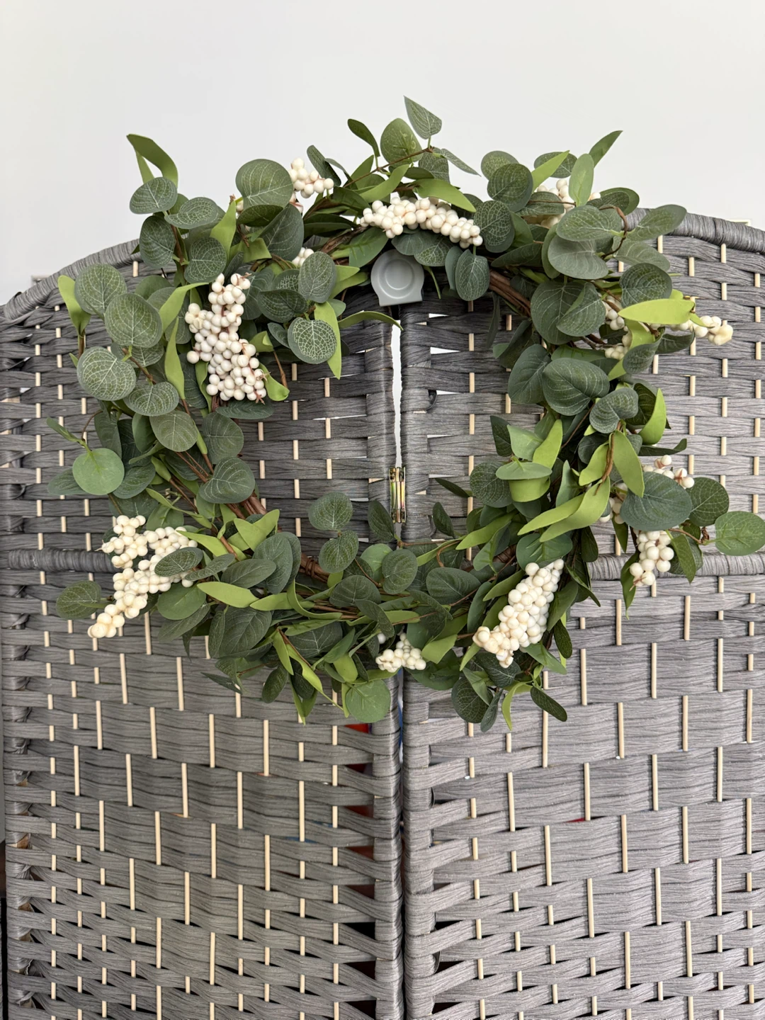 Handcrafted Artificial Green Leaf and White Berry Wreath