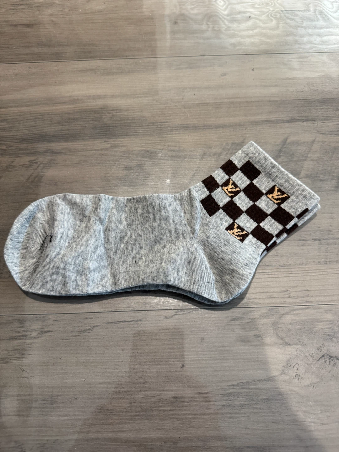 Grey checkered ankle socks